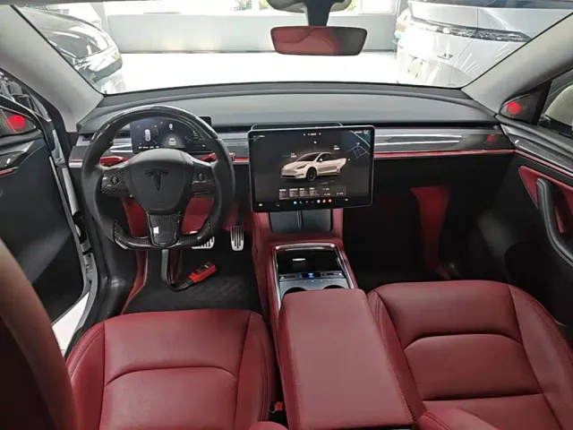 Tesla Model Y — Фото автомобиля 9