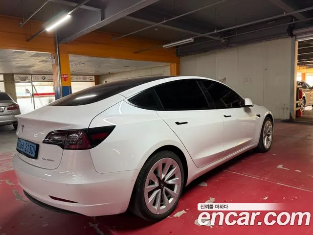 Tesla Model 3 — Фото автомобиля 4