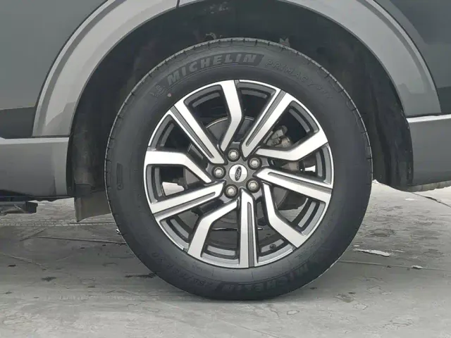 Ford Explorer — Фото автомобиля 12