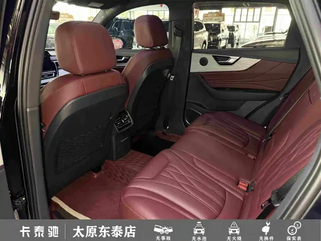 Hongqi HS5 — Фото автомобиля 25