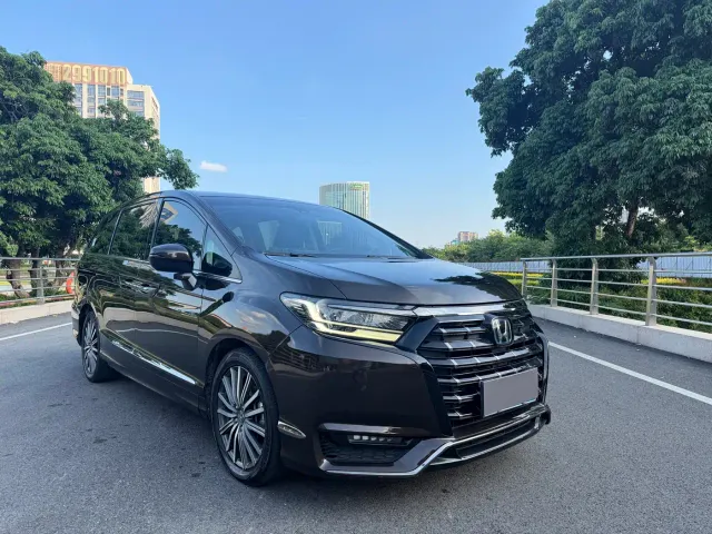 Honda Elysion — Фото автомобиля 3