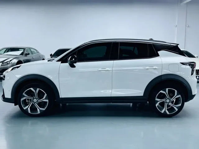 Lynk & Co 06 — Фото автомобиля 12