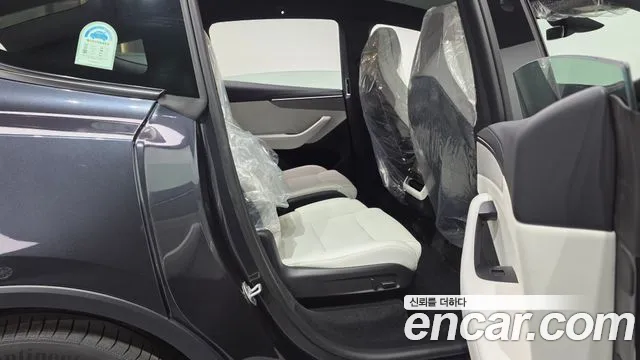 Tesla Model Y — Фото автомобиля 11