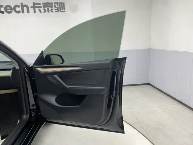 Tesla Model Y — Фото автомобиля 24