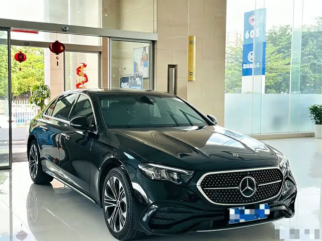 Mercedes-Benz E-Class — Фото автомобиля 2