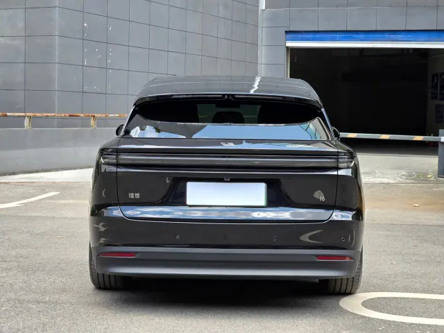 Li Auto i6 — Фото автомобиля 10