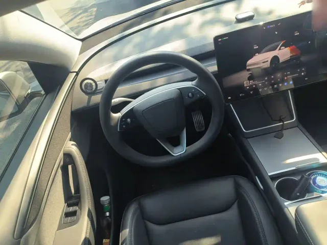 Tesla Model Y — Фото автомобиля 6