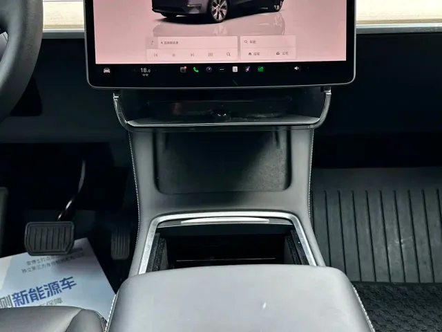 Tesla Model Y — Фото автомобиля 5