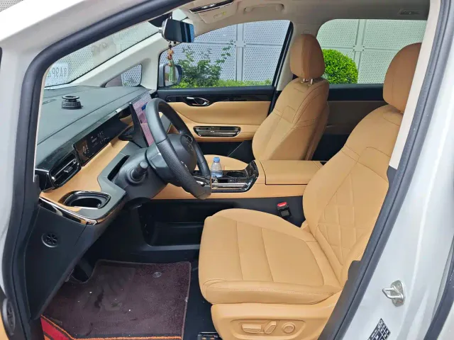 GAC Trumpchi E8 — Фото автомобиля 11