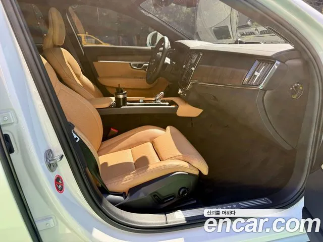 Volvo S90 — Фото автомобиля 12
