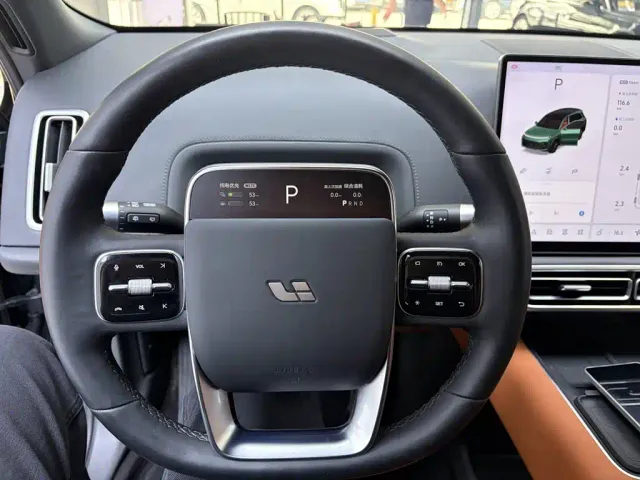 Li Auto L8 — Фото автомобиля 14