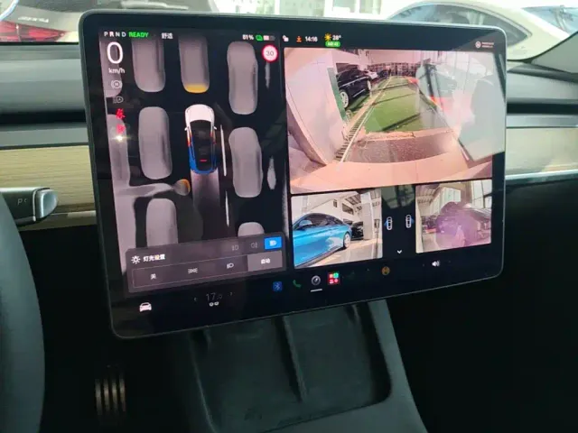 Tesla Model Y — Фото автомобиля 12