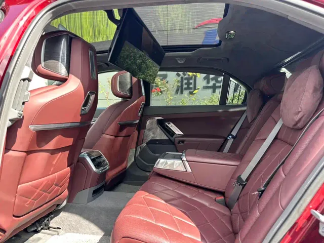BMW i7 — Фото автомобиля 13