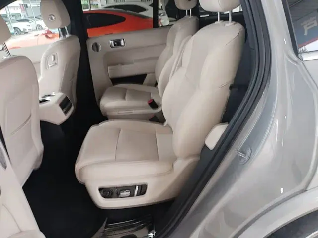 Li Auto L8 — Фото автомобиля 16