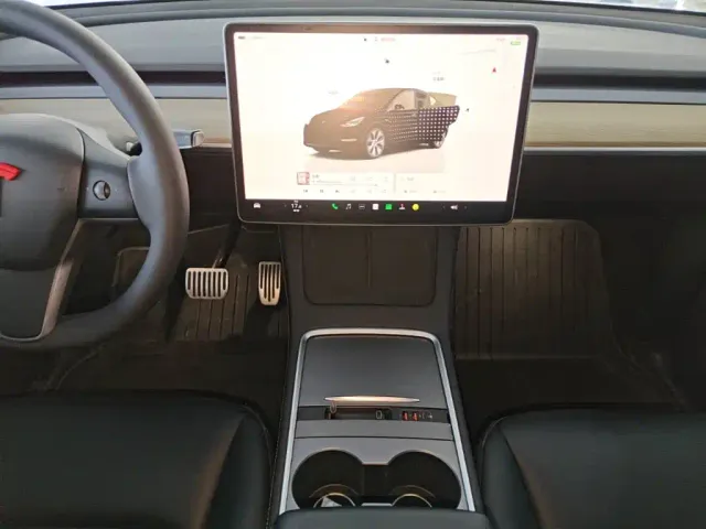 Tesla Model Y — Фото автомобиля 12
