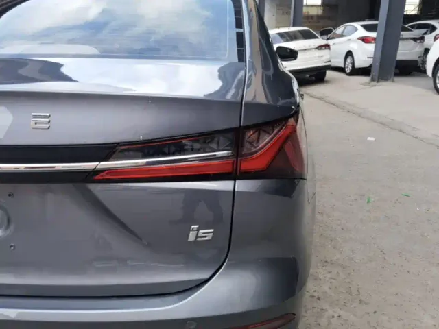 Roewe i5 — Фото автомобиля 7