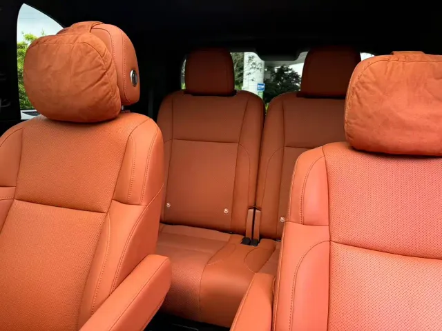 Li Auto L8 — Фото автомобиля 10