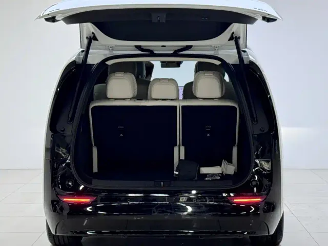 Li Auto MEGA — Фото автомобиля 5