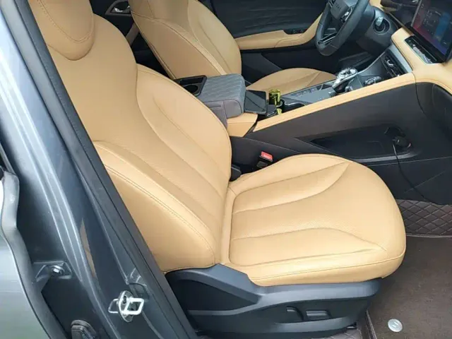 Roewe RX5 — Фото автомобиля 24
