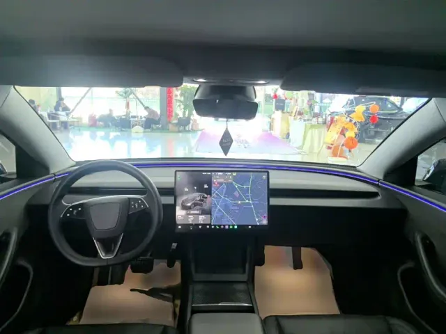 Tesla Model 3 — Фото автомобиля 9