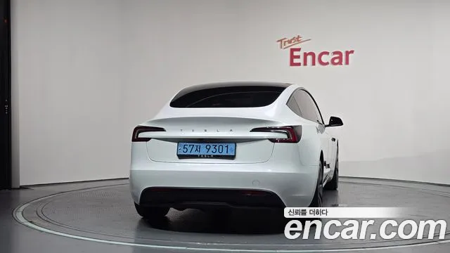 Tesla Model 3 — Фото автомобиля 4