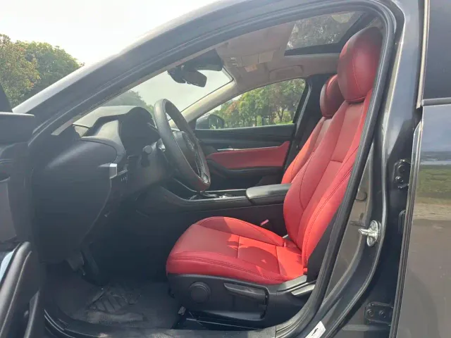 Mazda Axela — Фото автомобиля 4