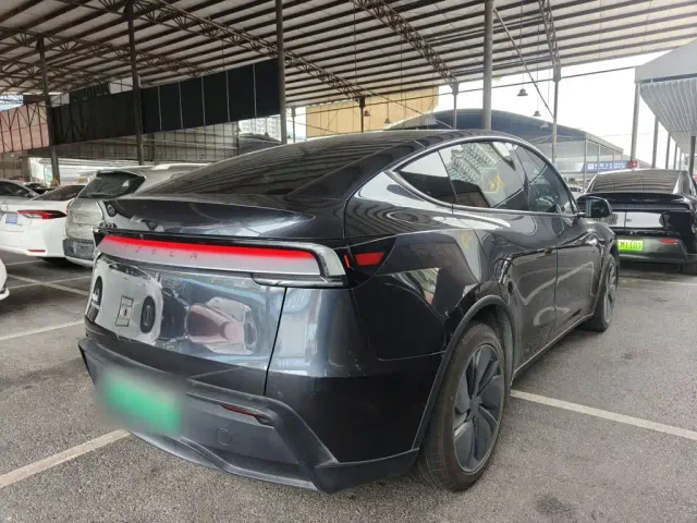 Tesla Model Y — Фото автомобиля 6