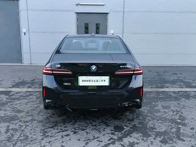 BMW i5 — Фото автомобиля 3