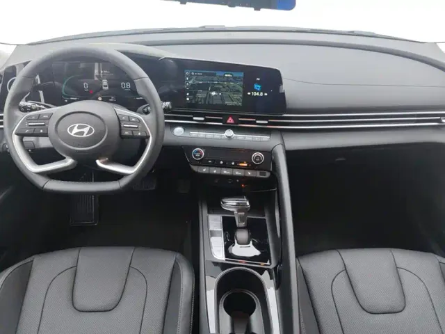 Hyundai Elantra — Фото автомобиля 12