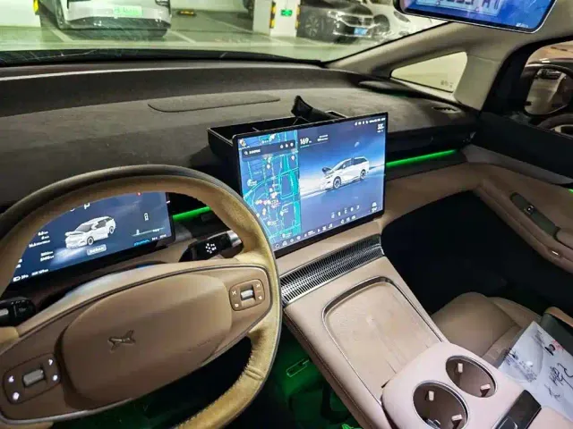 Xpeng X9 — Фото автомобиля 7