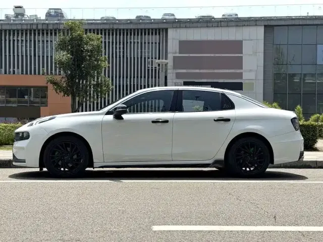 Lynk & Co 03 — Фото автомобиля 7