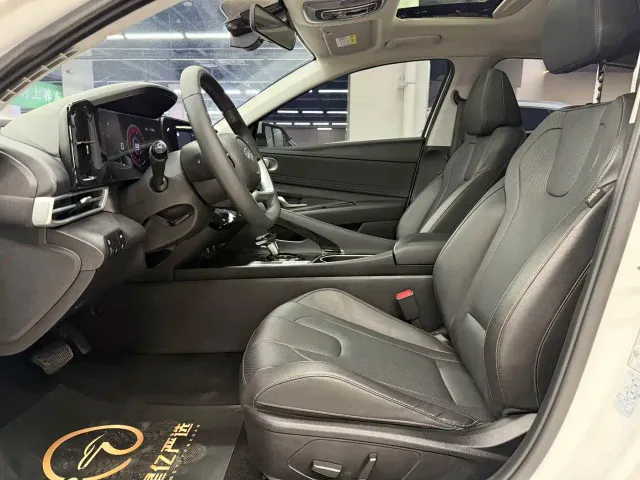 Hyundai Elantra — Фото автомобиля 10