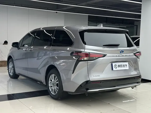 Toyota Sienna — Фото автомобиля 22