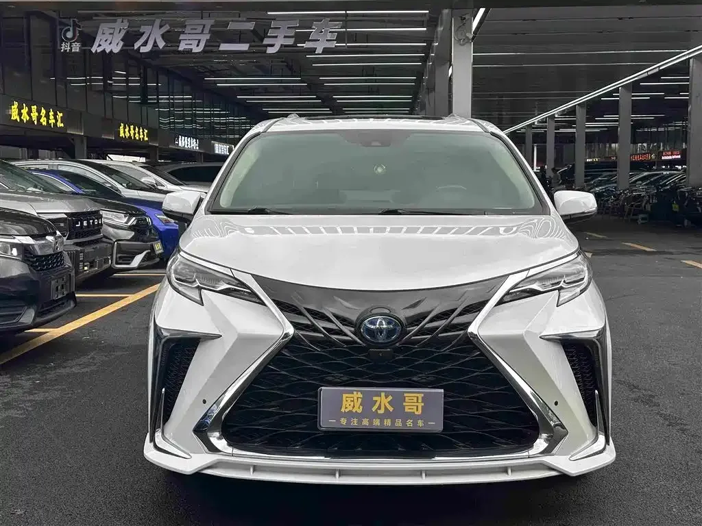 Toyota Toyota Sienna 2021 2.5L Hybrid Comfort Edition — Фото автомобиля 3