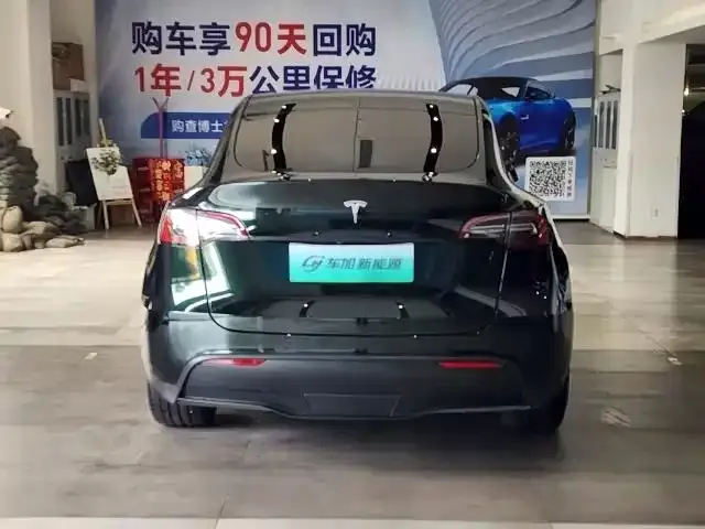 Tesla Model Y — Фото автомобиля 8