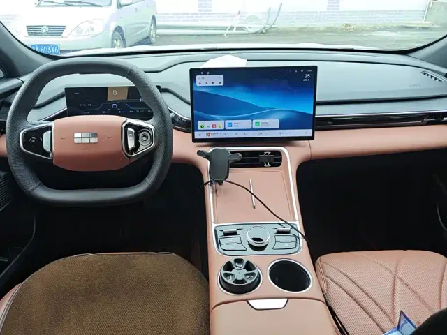 Geely Galaxy L6 — Фото автомобиля 12