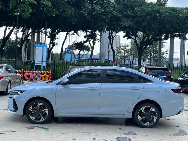 Geely Emgrand L — Фото автомобиля 4