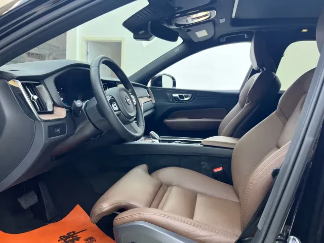 Volvo XC60 — Фото автомобиля 11