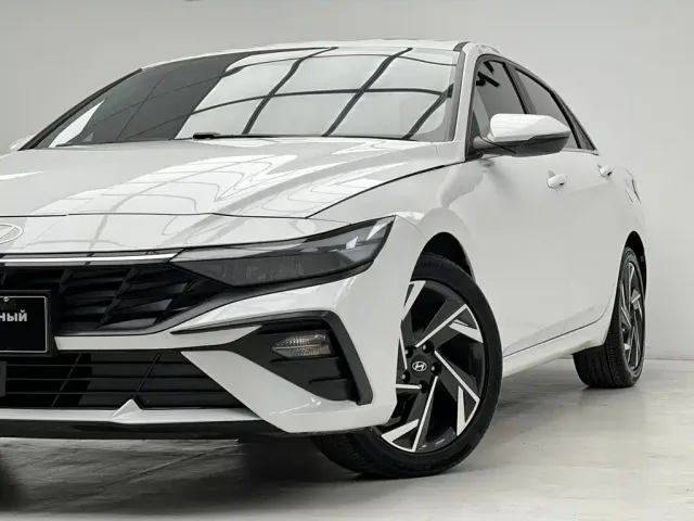 Hyundai Elantra — Фото автомобиля 4