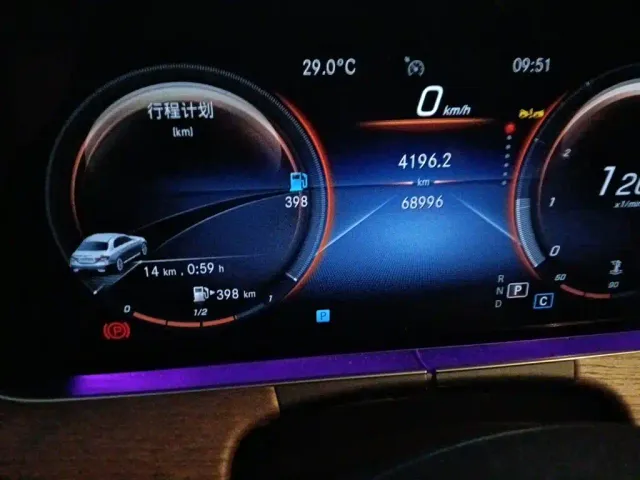Mercedes-Benz E-Class — Фото автомобиля 13