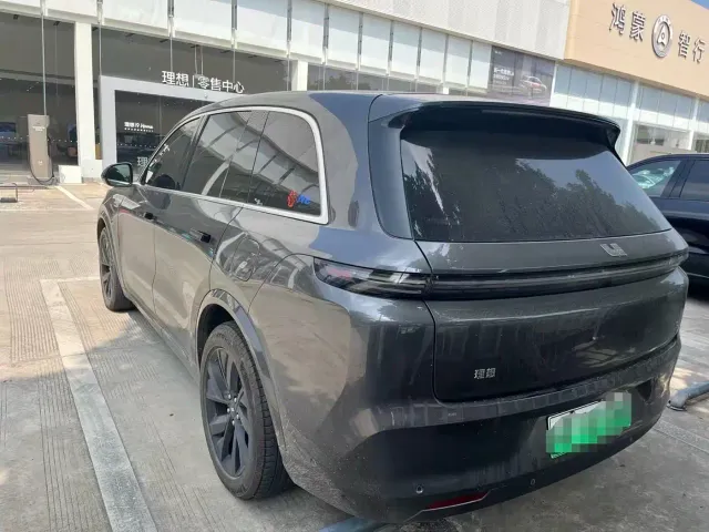 Li Auto L8 — Фото автомобиля 3