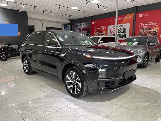 Li Auto L8 — Фото автомобиля 3