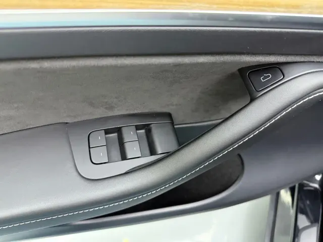 Tesla Model Y — Фото автомобиля 7