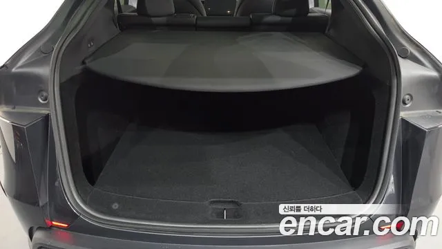 Tesla Model Y — Фото автомобиля 25