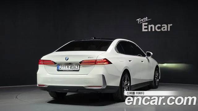 BMW 5-Series — Фото автомобиля 2
