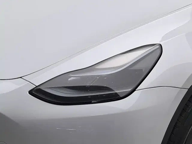 Tesla Model Y — Фото автомобиля 7