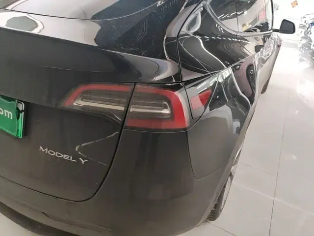 Tesla Model Y — Фото автомобиля 7