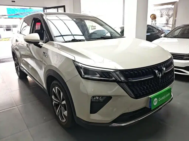Wuling Asta — Фото автомобиля 3