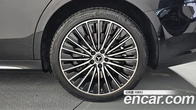 Mercedes-Benz E-Class — Фото автомобиля 21