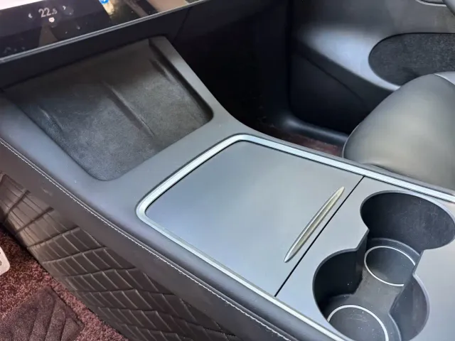 Tesla Model Y 2022 Facelift Rear-Wheel Drive Version — Фото автомобиля 9